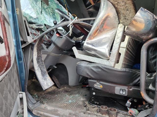 2016 Freightliner Coronado Semi Truck