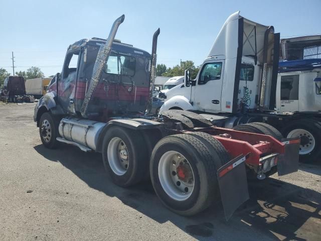 2017 Kenworth T880 Semi Truck