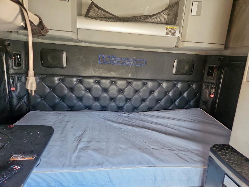 2020 Kenworth W990 Semi Truck