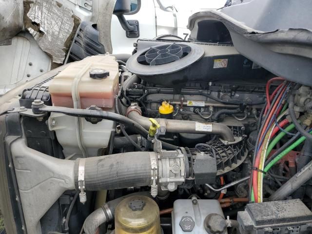 2016 Freightliner Cascadia 113 Semi Truck