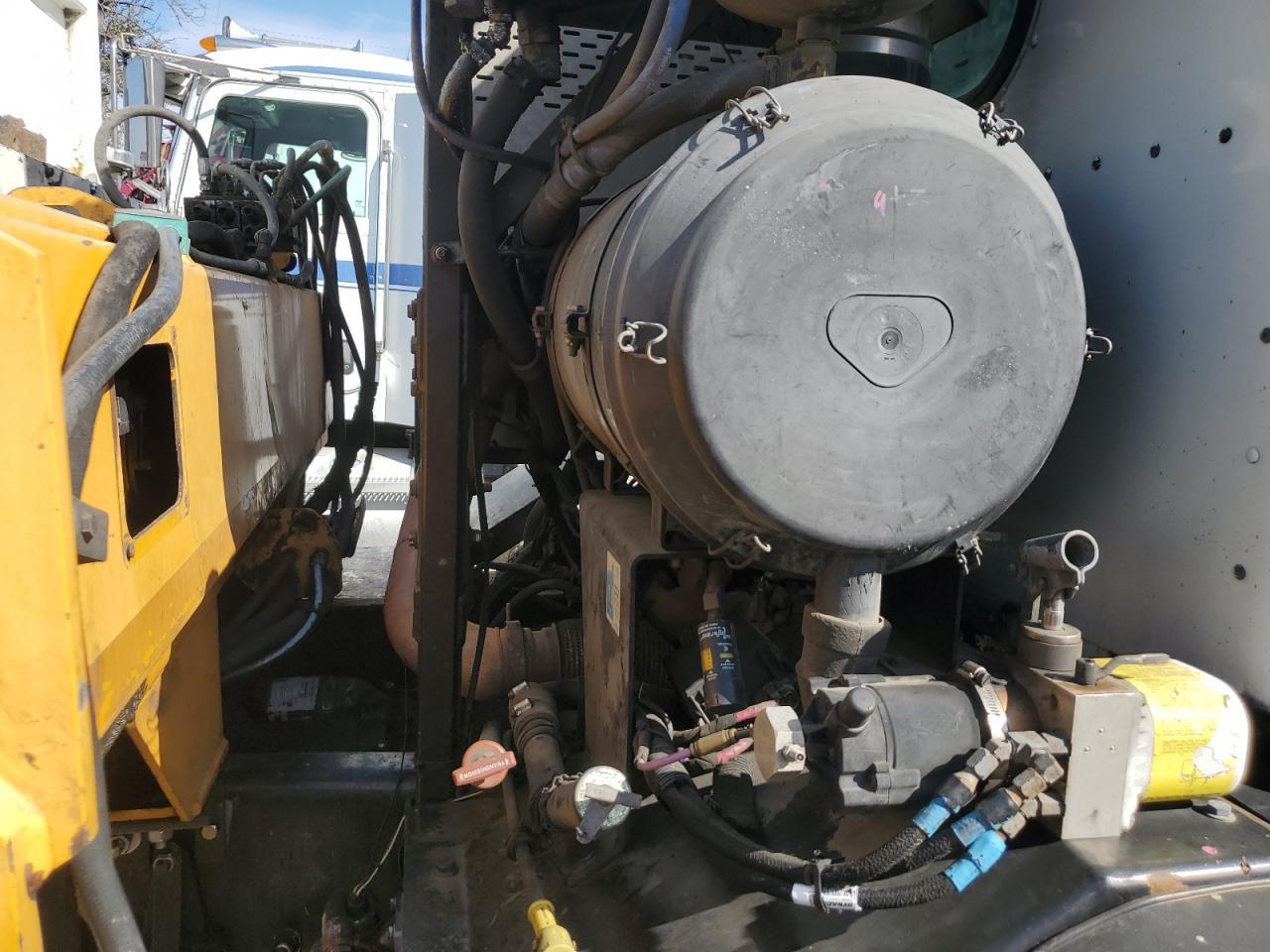 2015 Peterbilt Tractor 2015 Peterbilt 320 Refuse Truck