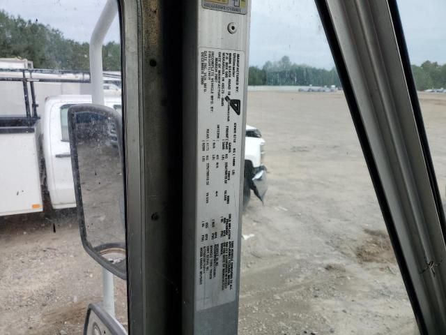 2007 Freightliner Chassis M-Delivery Van