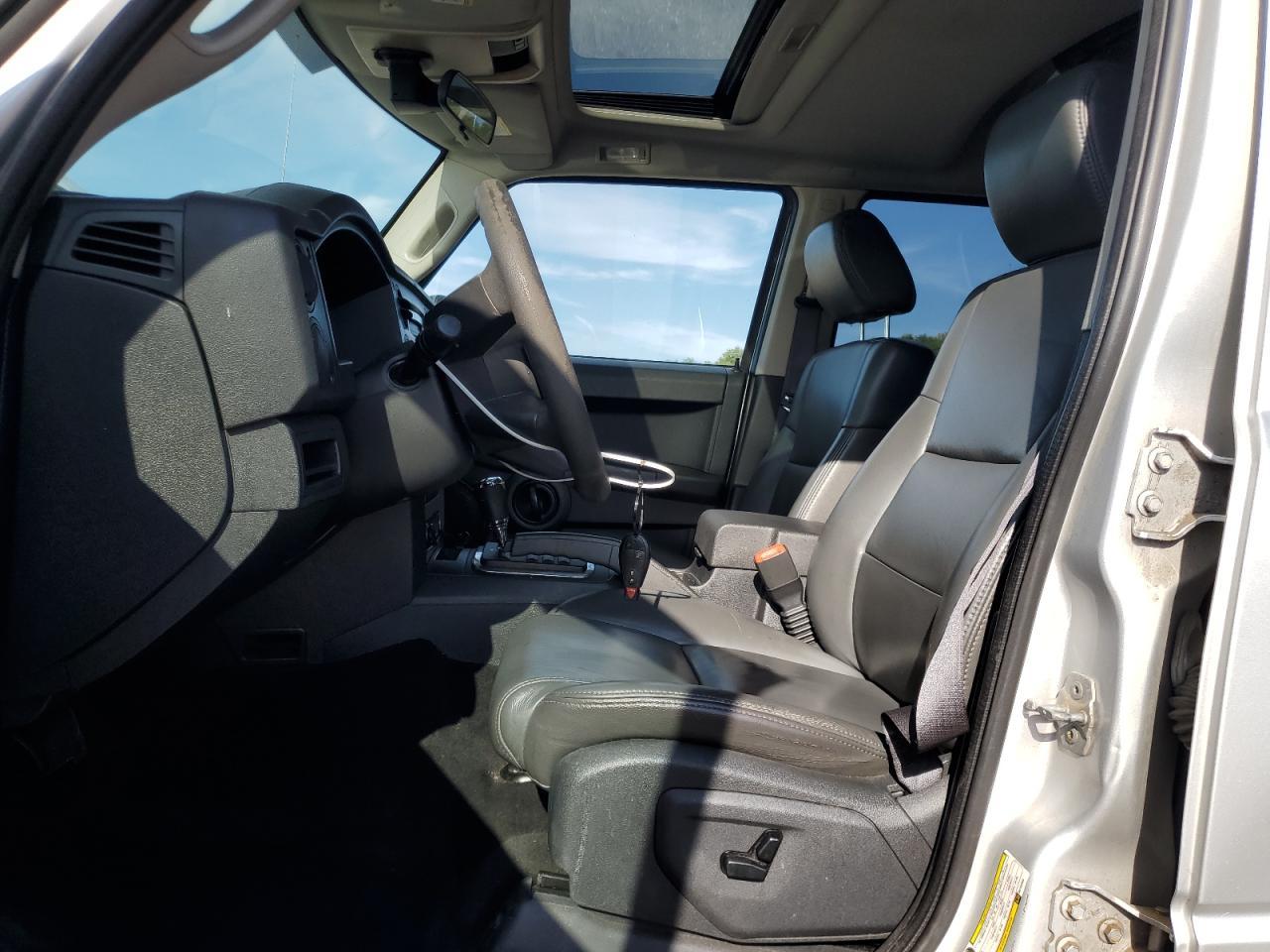 2008 Jeep Commander Sport