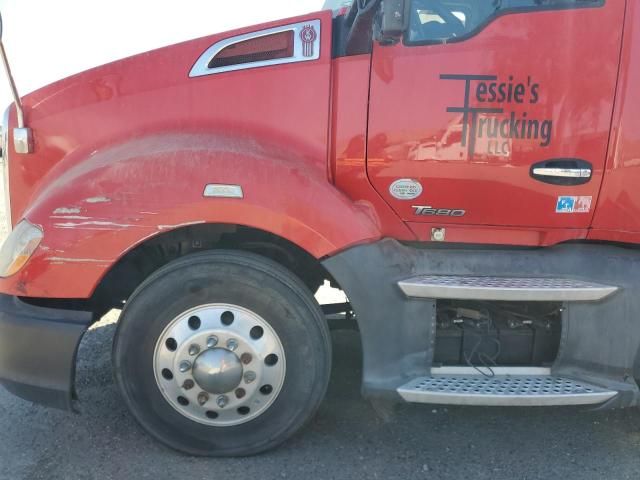 2016 Kenworth T680 Semi Truck