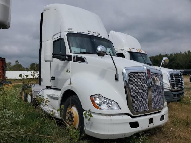 2014 Kenworth T680 Semi Truck