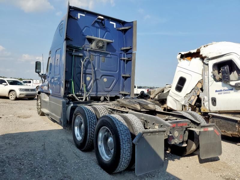 2017 Freightliner Cascadia 125 Semi Truck
