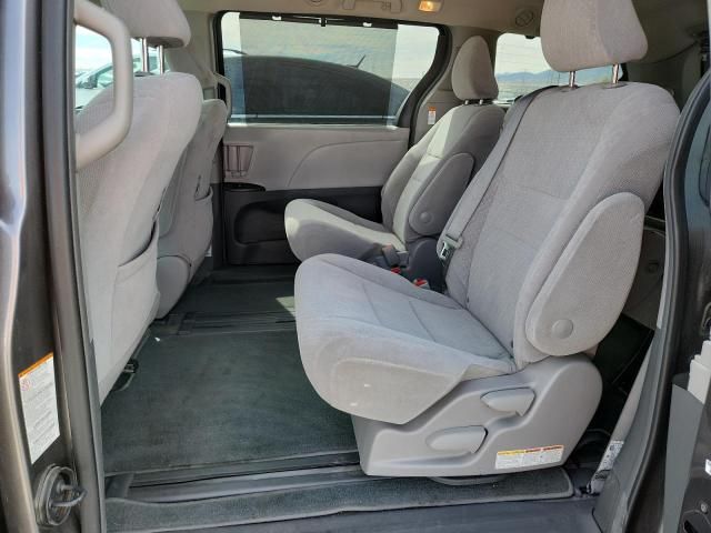 2018 Toyota Sienna LE