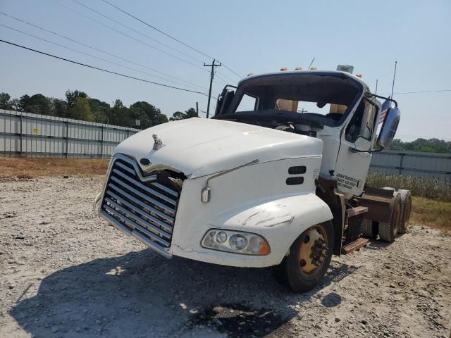 2005 Mack CXN613 Semi Truck