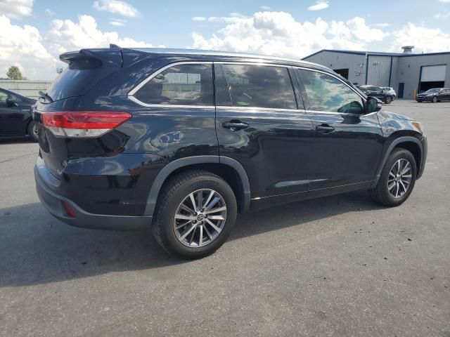 2017 Toyota Highlander SE
