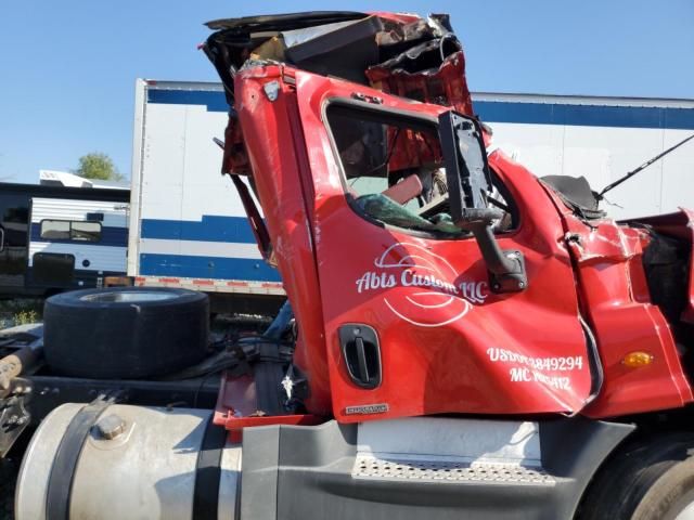 2016 Freightliner Cascadia 113 Semi Truck