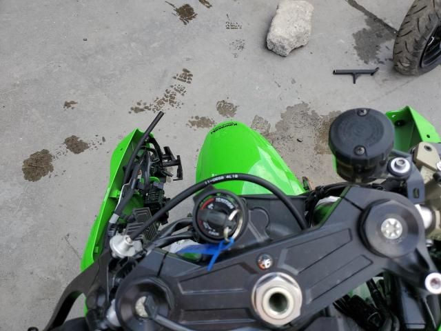 2025 Kawasaki ZX1002 M