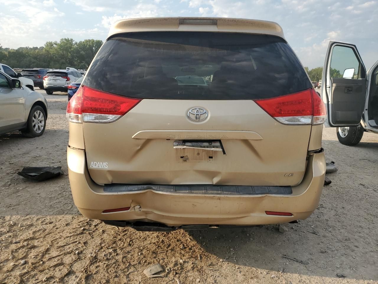 2012 Toyota Sienna le