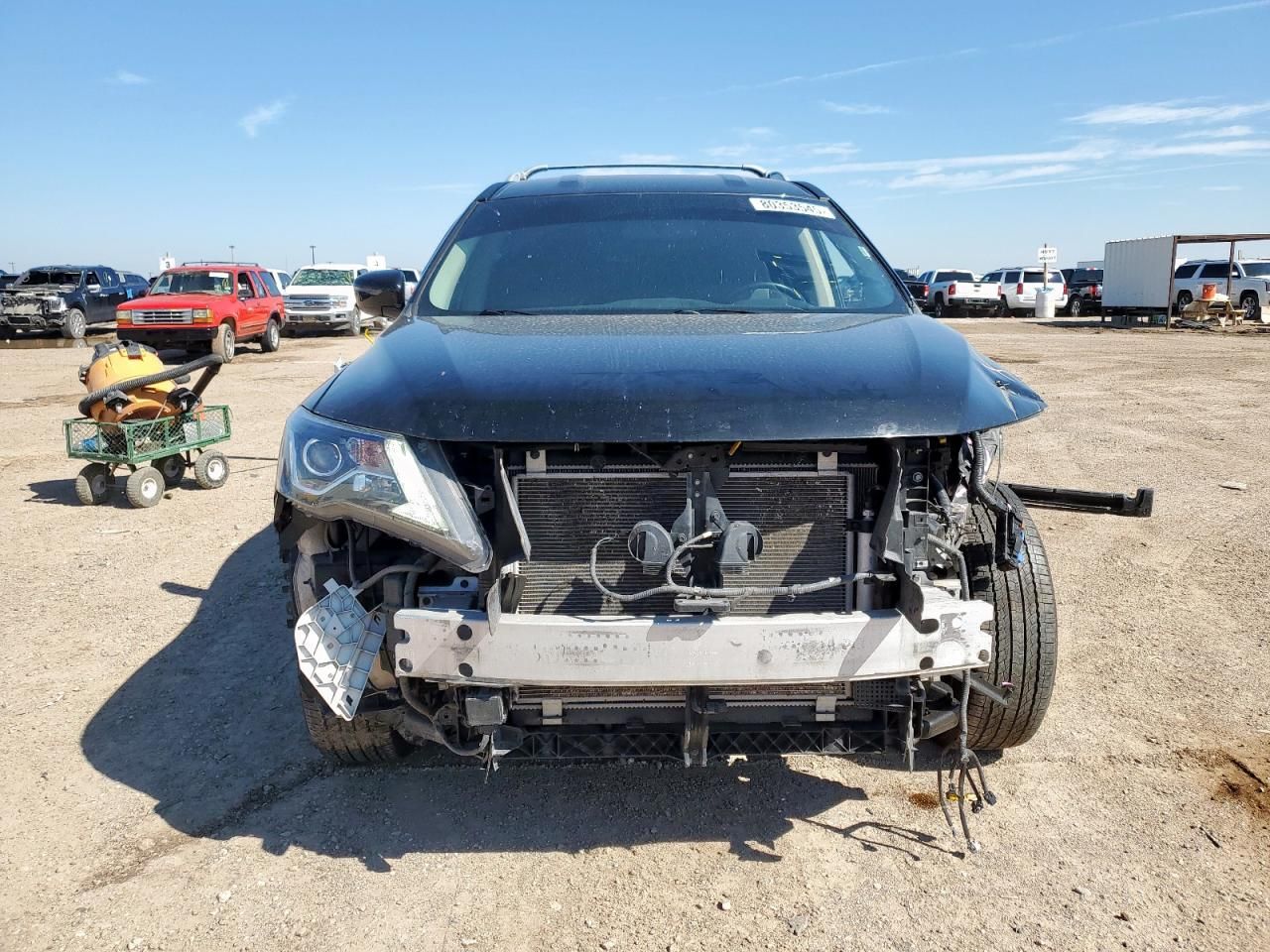 2020 Nissan Pathfinder sv