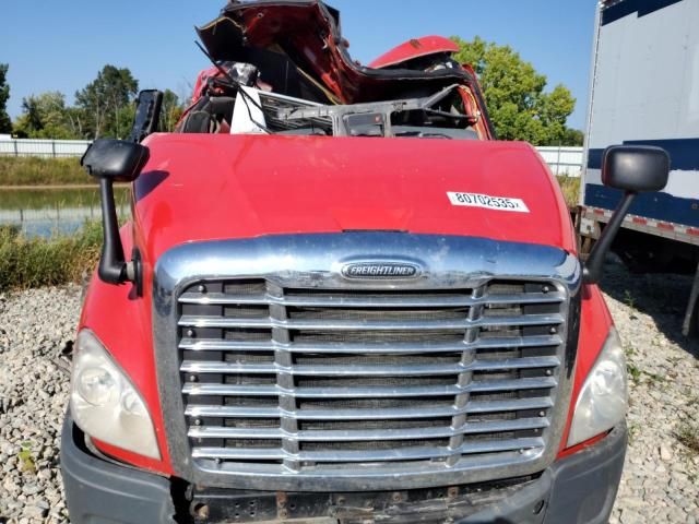 2016 Freightliner Cascadia 113 Semi Truck