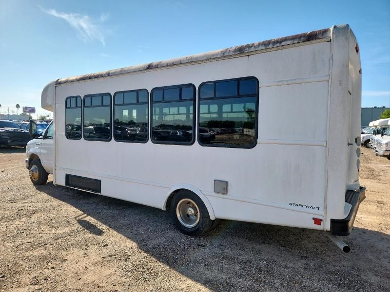 2017 Ford Econoline E450 Super Duty Cutaway Van