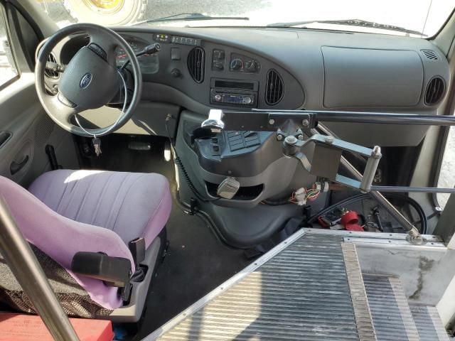 2006 Ford Econoline E450 Super Duty Cutaway Van