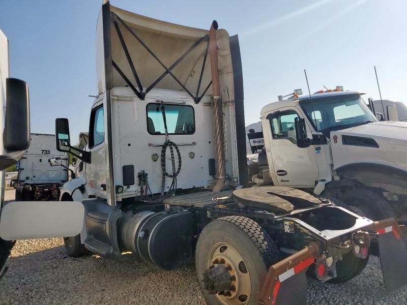 2017 Peterbilt Tractor 2017 Peterbilt 579 Semi Truck