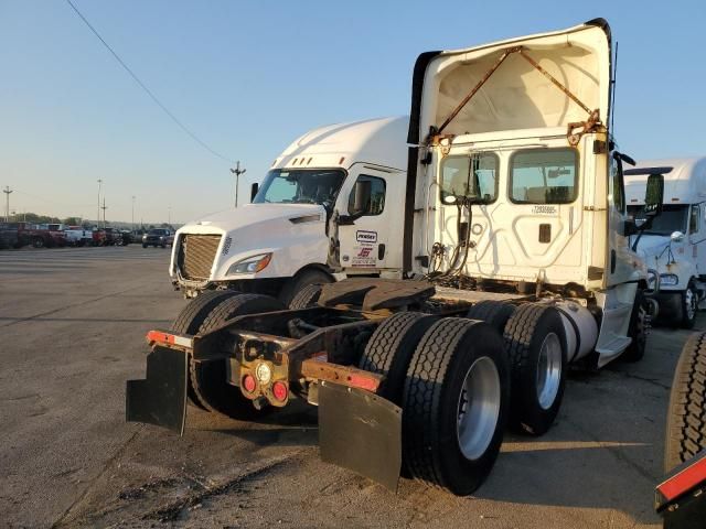 2016 Freightliner Cascadia 125 Semi Truck