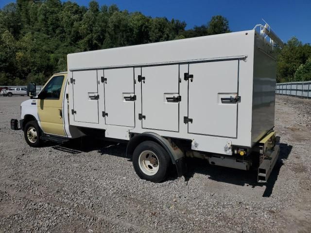 2019 Ford Econoline E450 Super Duty Cutaway Van