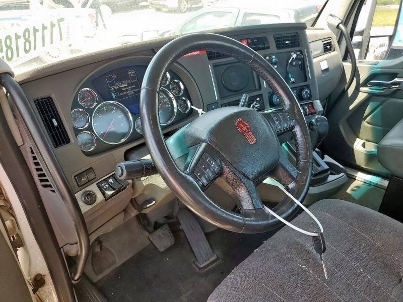 2016 Kenworth T680 Semi Truck
