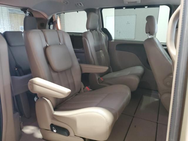 2012 Chrysler Town & Country Touring L