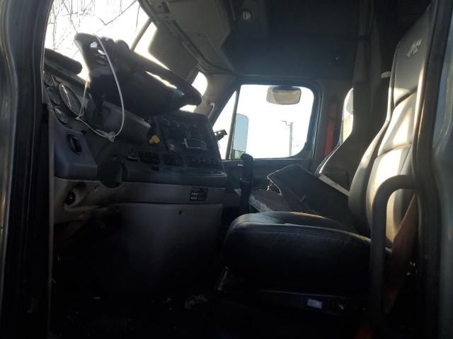 2015 Freightliner Cascadia Semi Truck