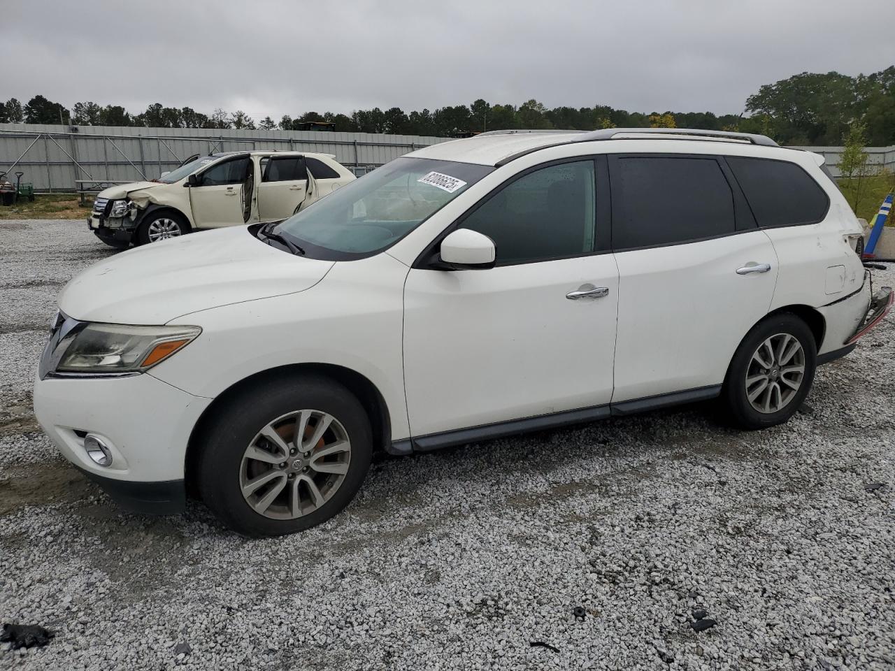 2016 Nissan Pathfinder s