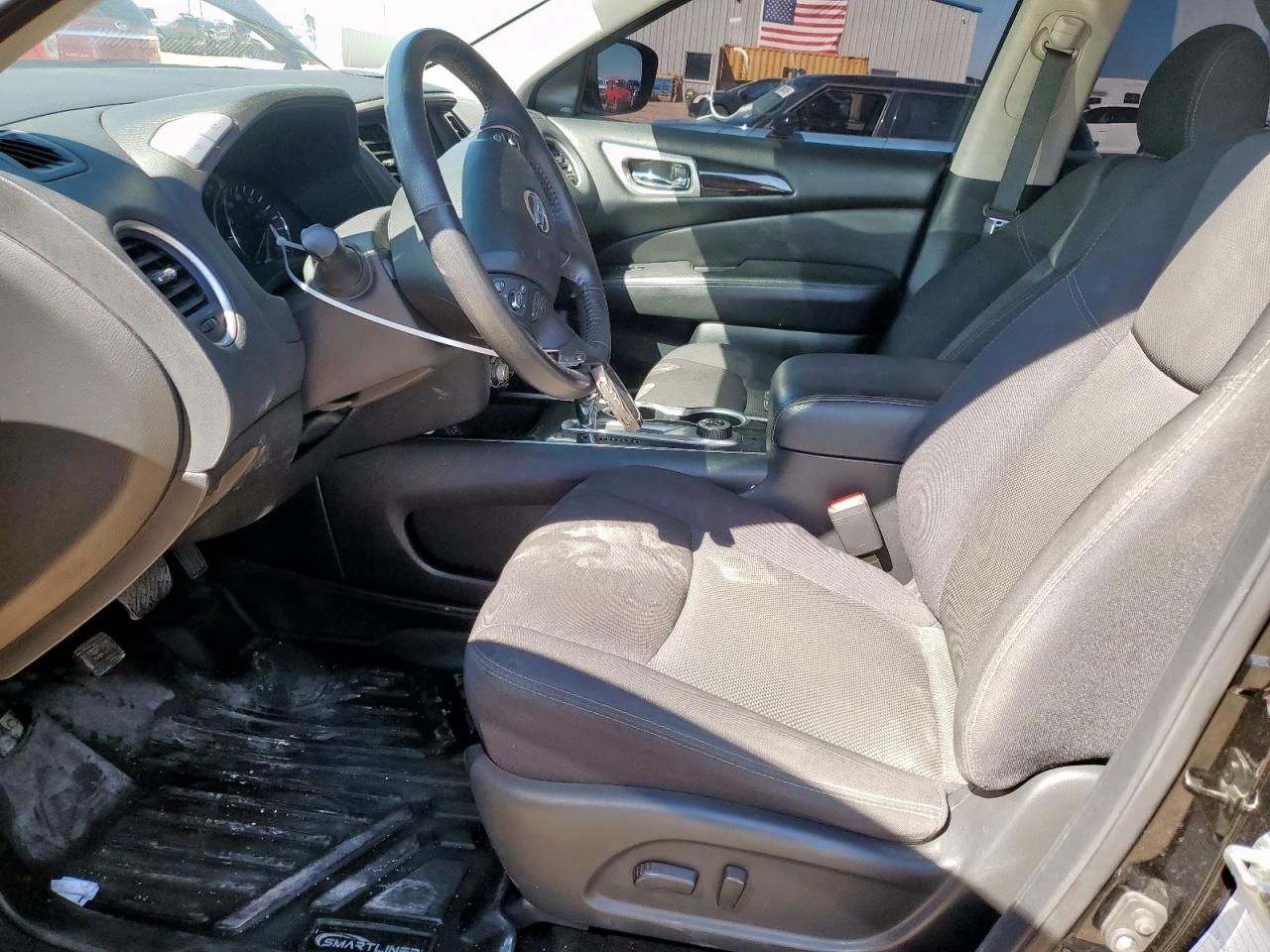 2020 Nissan Pathfinder sv