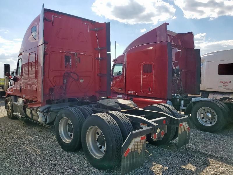2015 Freightliner Cascadia Semi Truck