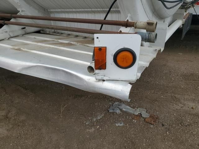 1982 Penske Tank Trailer