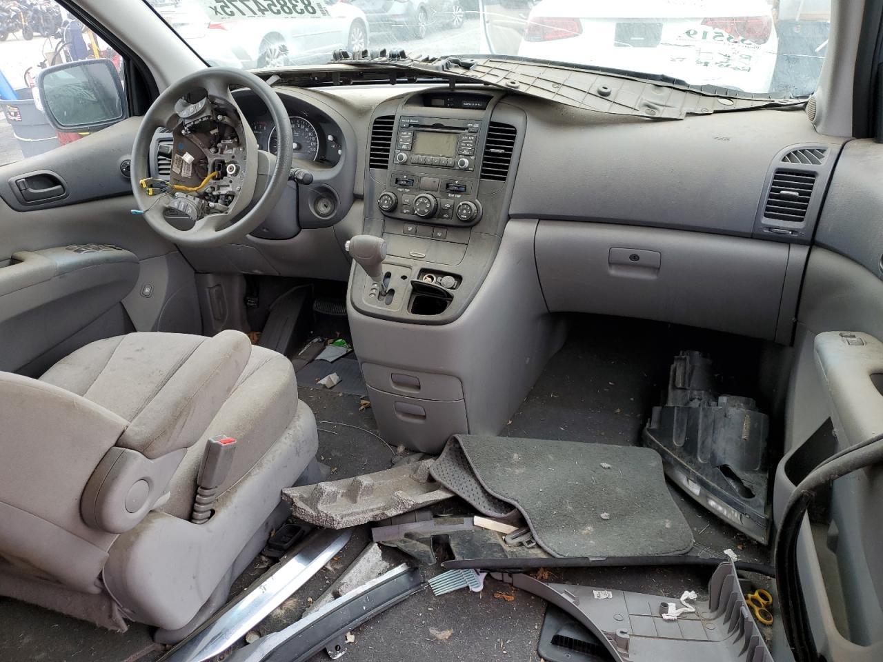 2012 KIA Sedona lx