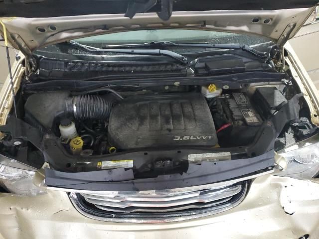 2012 Chrysler Town & Country Touring L