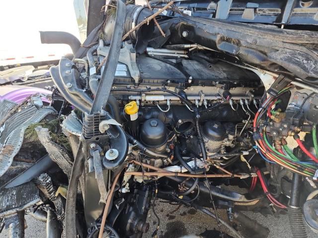 2025 Freightliner Cascadia 126 Semi Truck