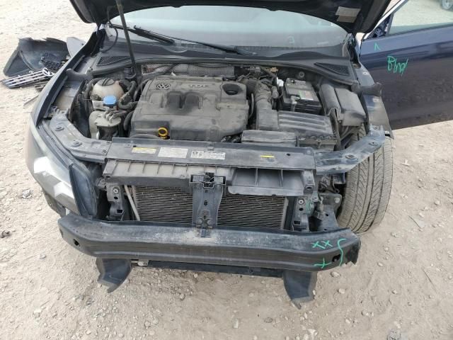 2015 Volkswagen Passat SE