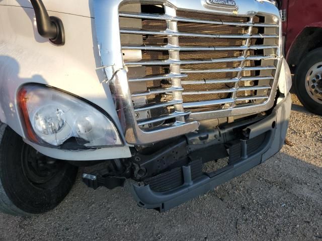 2014 Freightliner Cascadia 125 Semi Truck