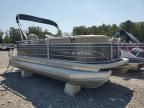 2021 Sun Tracker Partybarge