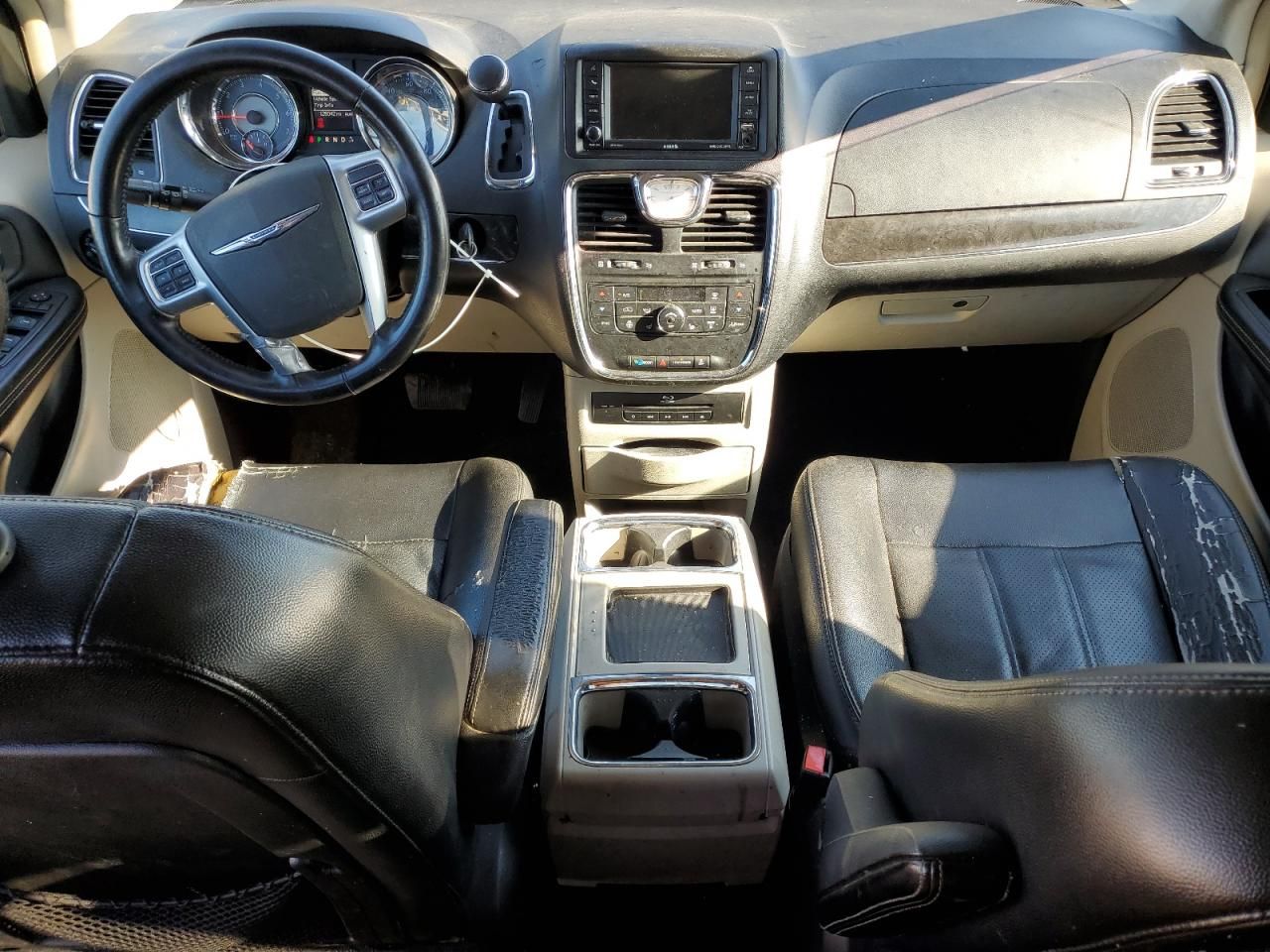 2013 Chrysler Town & Country Touring l