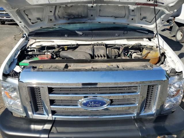 2016 Ford Econoline E450 Super Duty Cutaway Van