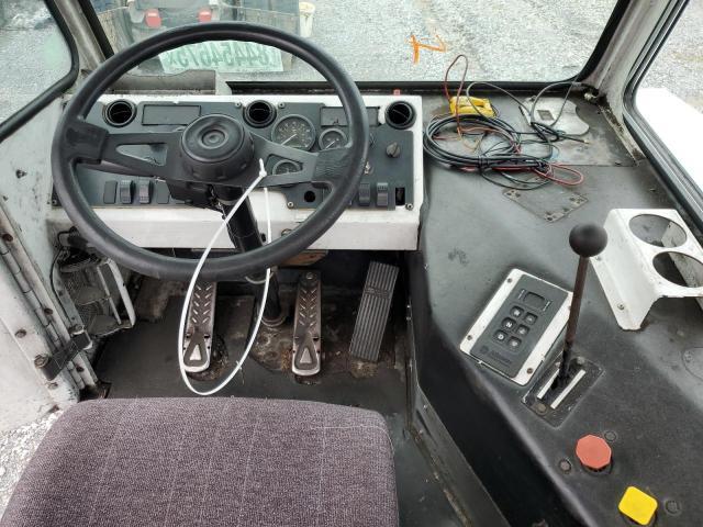 2011 Capacity TJ5000-Yard Truck