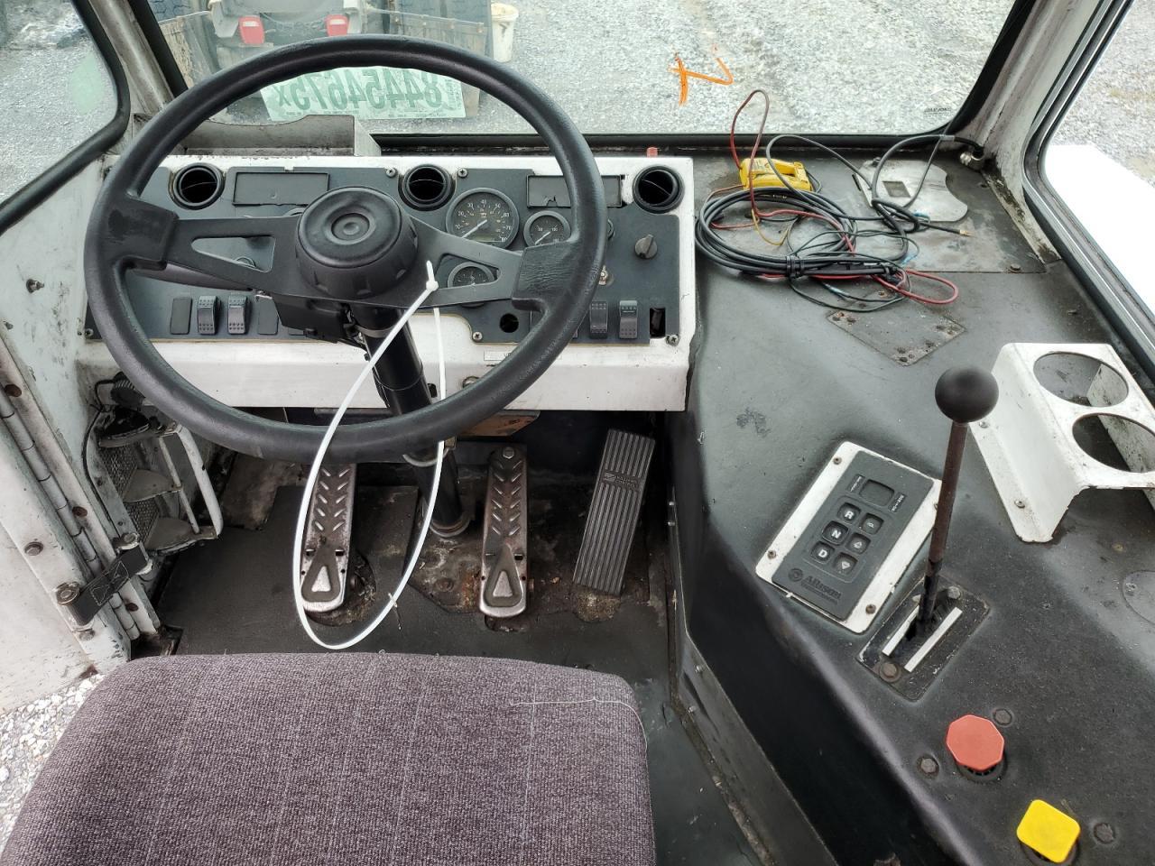 2011 Capacity TJ5000-Yard Truck