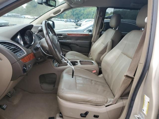 2013 Chrysler Town & Country Touring L