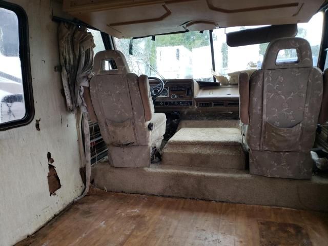 1987 Chevrolet P30-RVS RV