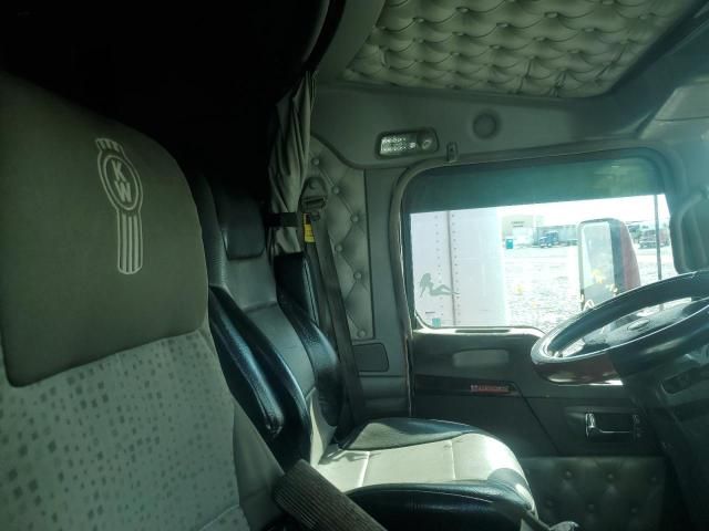 2015 Kenworth T600 Semi Truck