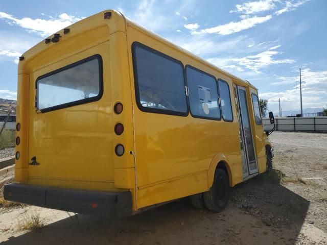 2016 Ford Econoline E450 Super Duty Cutaway Van