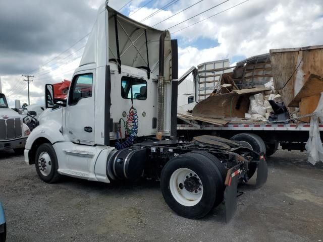 2014 Kenworth T680 Semi Truck
