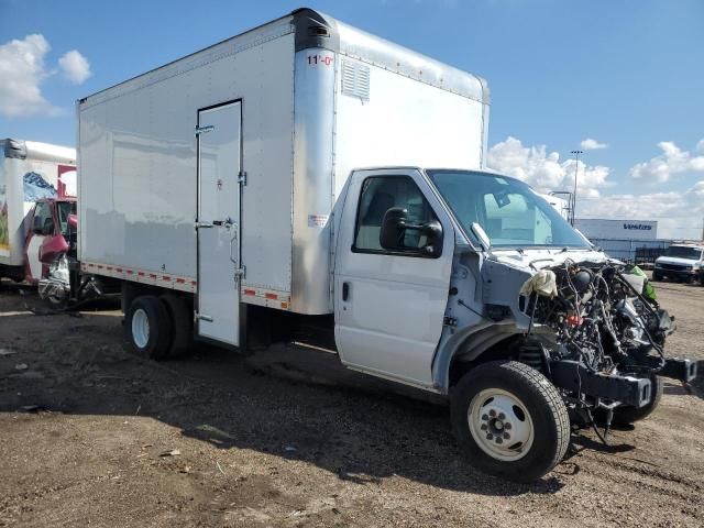 2022 Ford Econoline E450 Super Duty Cutaway Van