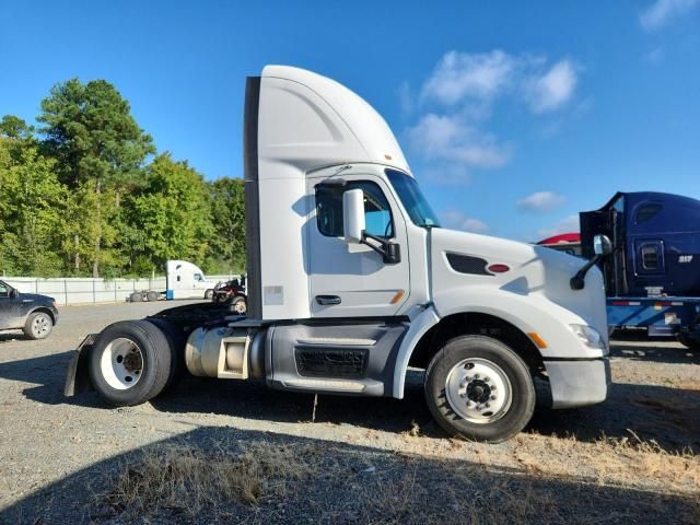 2017 Peterbilt Tractor 2017 Peterbilt 579 Semi Truck