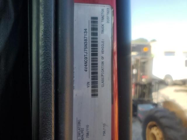 2005 Volvo VN VNL-Semi Truck