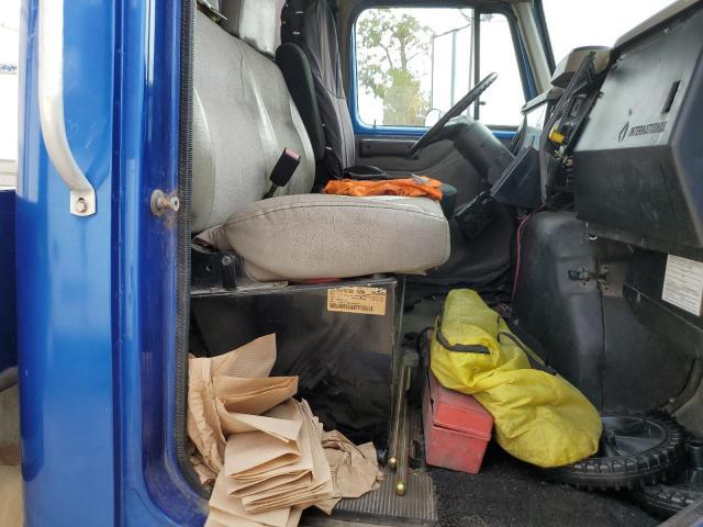 2001 International 4700 Flatbed Truck