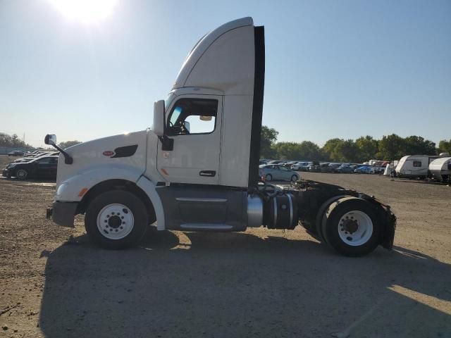 2017 Peterbilt Tractor 2017 Peterbilt 579 Semi Truck